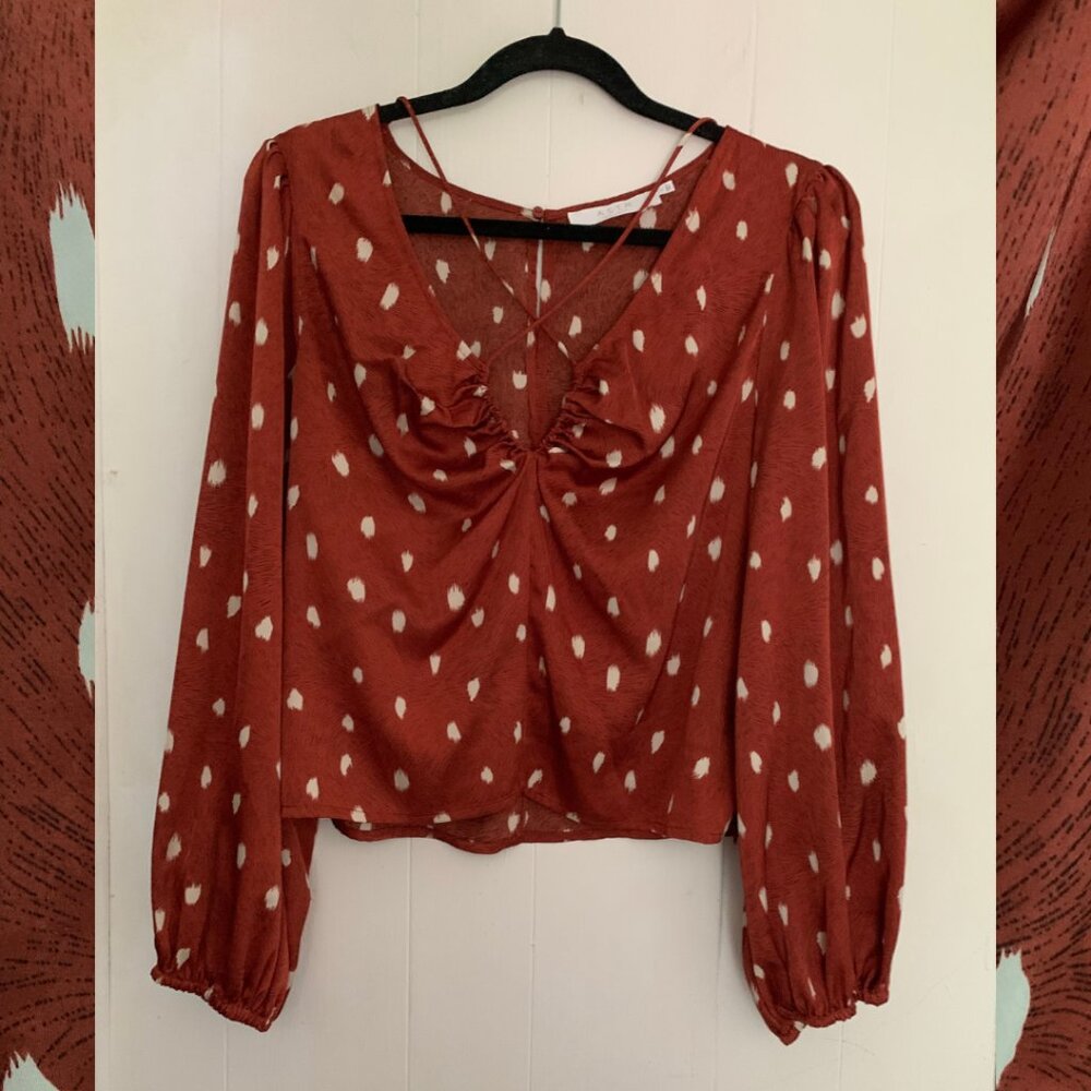 ASTR The Label rust balloon sleeve blouse with white polka dots size L